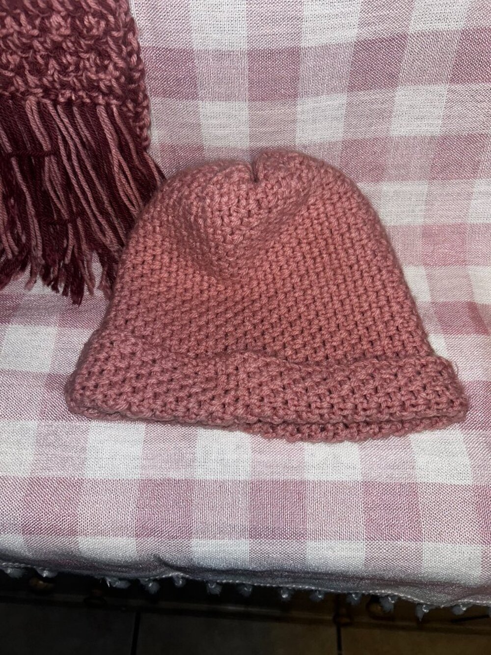 Pink Knit Scarf & Hat Set – Pre Owned – Good Condition – Cozy Winter Bundle